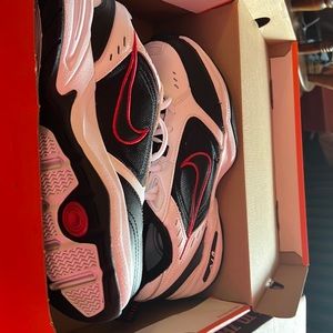 Men’s 4 E nike walking cross trainers white red and block